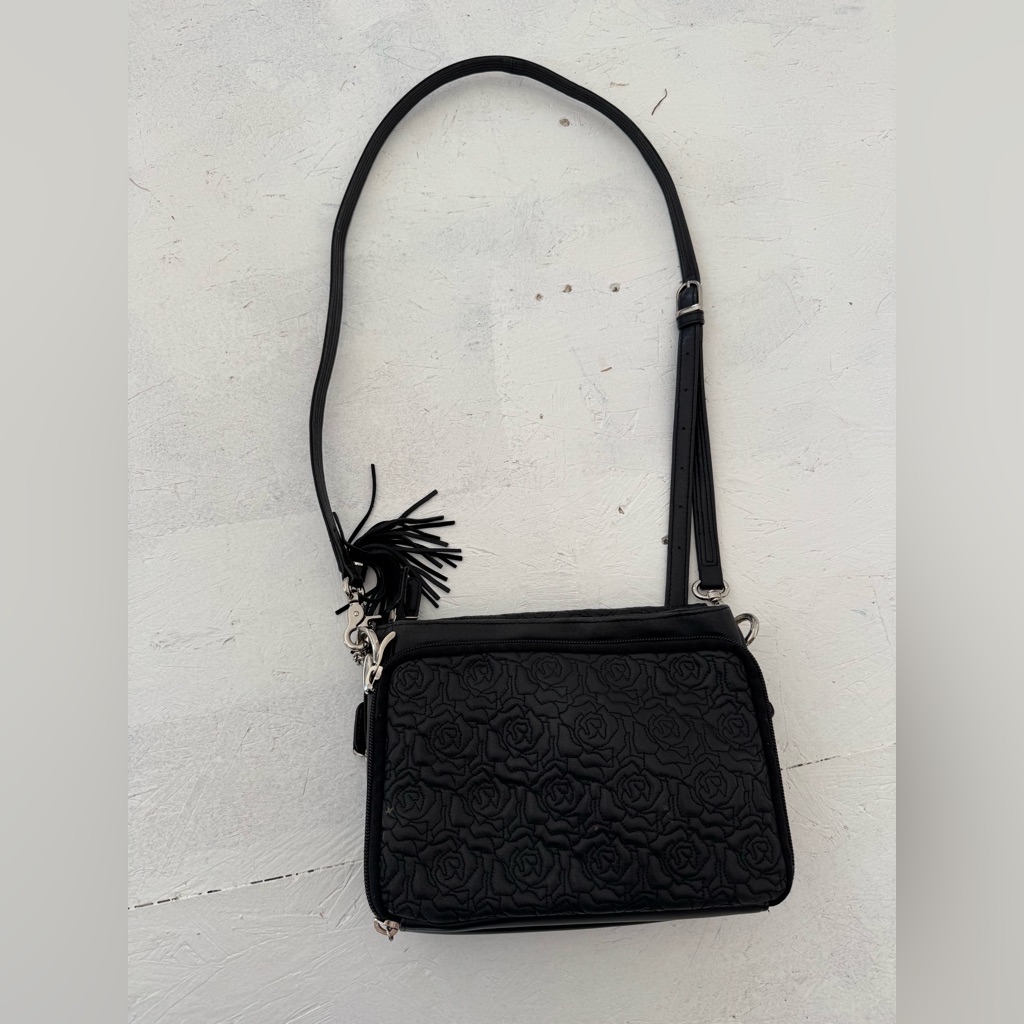 Gun Tote’n Mamas’ Black Floral Concealed Carry Crossbody Bag